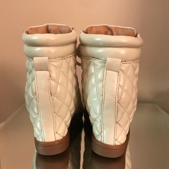 Cream color quilted faux leather wedge sneakers - Picture 3 of 6